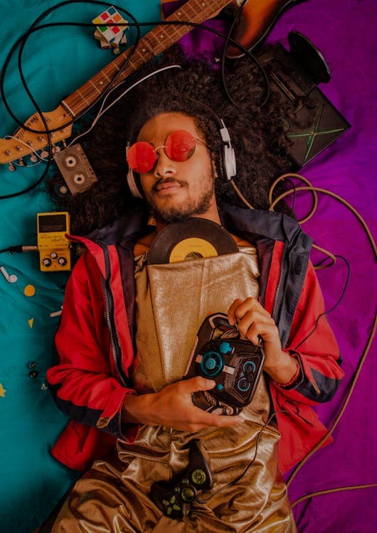 The Technology Behind ListenWithMe: How Synchronized Online Music Listening Works
